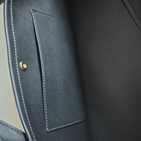 Minimalist Leather Shoulder Tote Bag - Picture 13 of 16